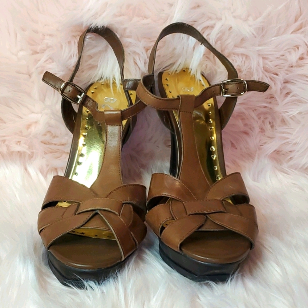 BCBG Paris Lulu size 6.5